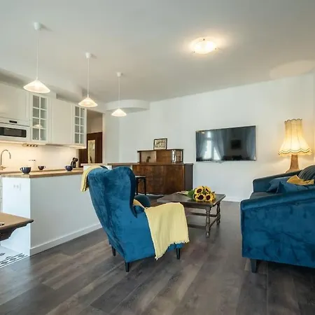 Modern & Quiet Royal Apartment *