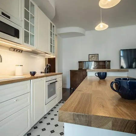 Modern & Quiet Royal Apartment *